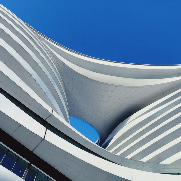 Moderne, geschwungene Architektur – Maßgeschneiderte und individuelle Strategien für deutsche Unternehmen in Brasilien